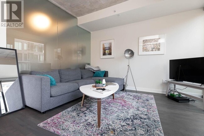 Photo du bâtiment - 625-629-629 King St W