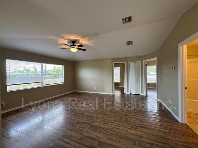 Foto del edificio - 1125 Gilbert Ave S