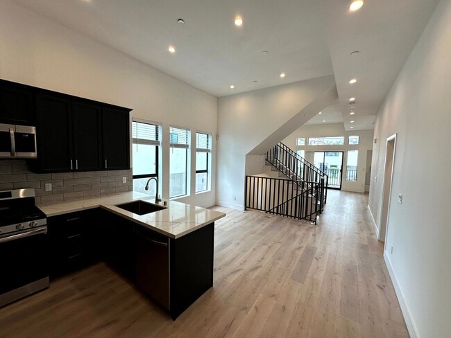 Building Photo - Beautiful Modern Luxury 4 Story Townhome -...