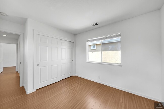Building Photo - 1776 Wayne Cir