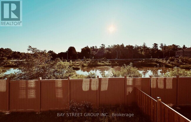 Building Photo - 32 Hercules Clb Dr