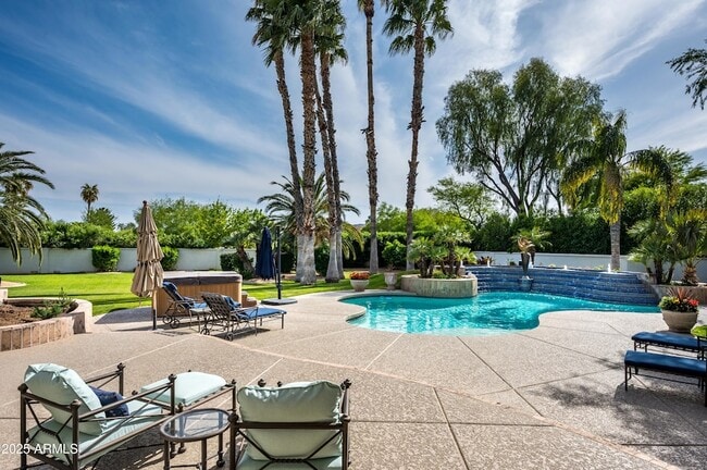 Building Photo - 6649 E Berneil Dr