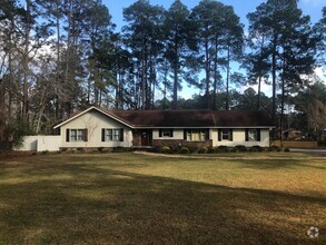 Building Photo - 4 Northlake Dr