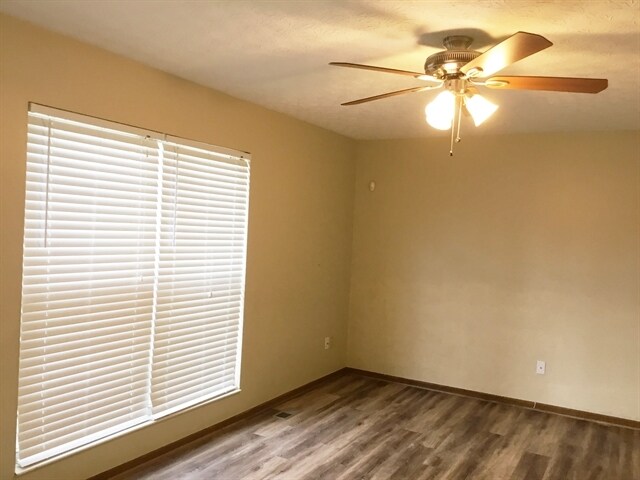 Foto del edificio - 7643 Howell Park Drive