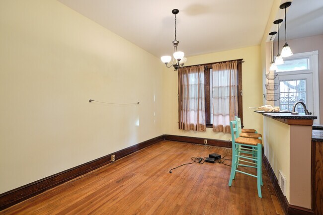 Building Photo - 426 Newton Pl NW