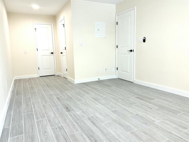 Foto del edificio - 2771 Riverside Dr