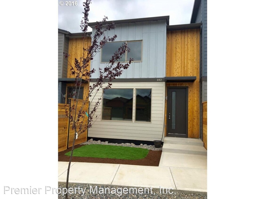 Primary Photo - 3 br, 2.5 bath House - 179 N. 44th Pl