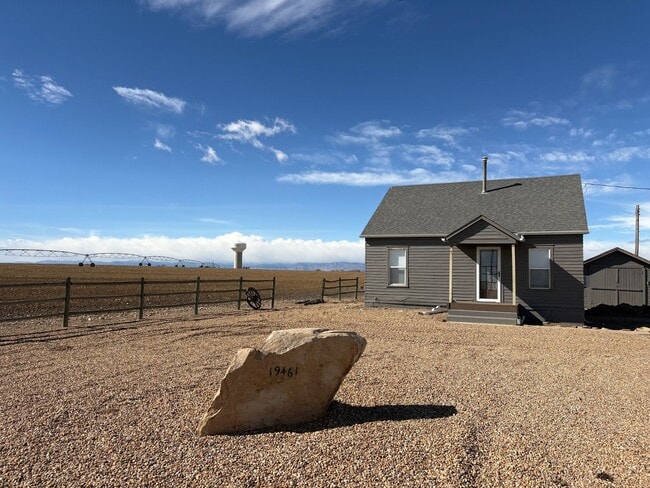 Building Photo - Cozy Country Home with Mountain Views