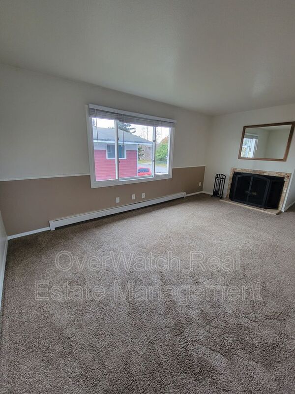 Building Photo - 825 N Park St