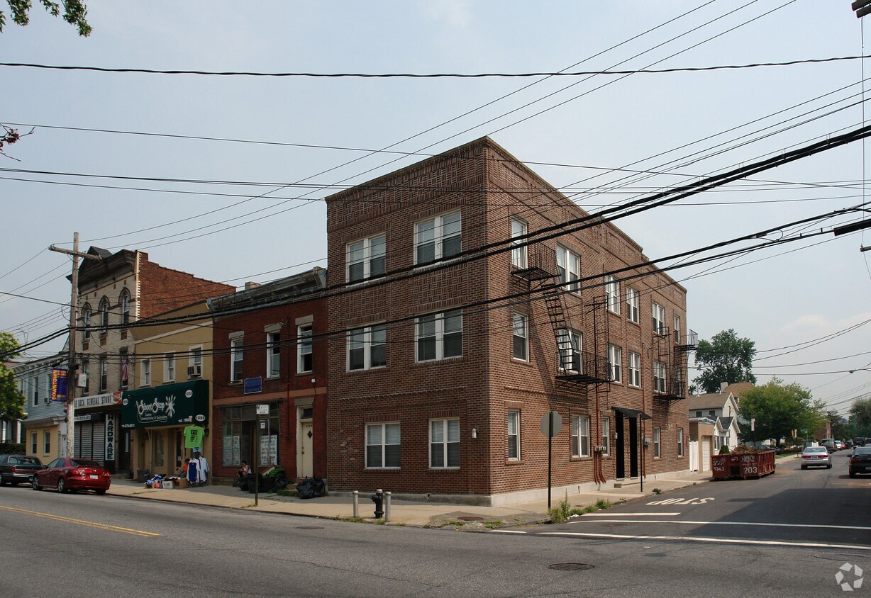 Primary Photo - 1-3 Scarboro Ave