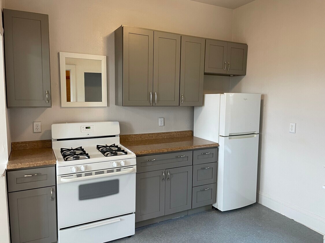 Foto principal - 317 N 4th Ave W