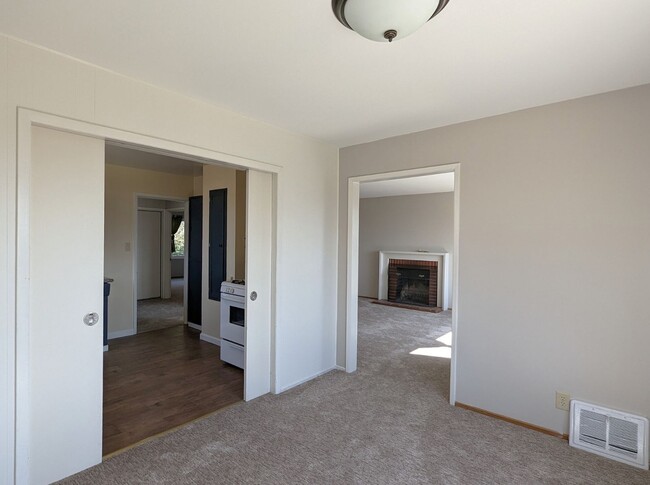 Building Photo - 148 Panorama Dr