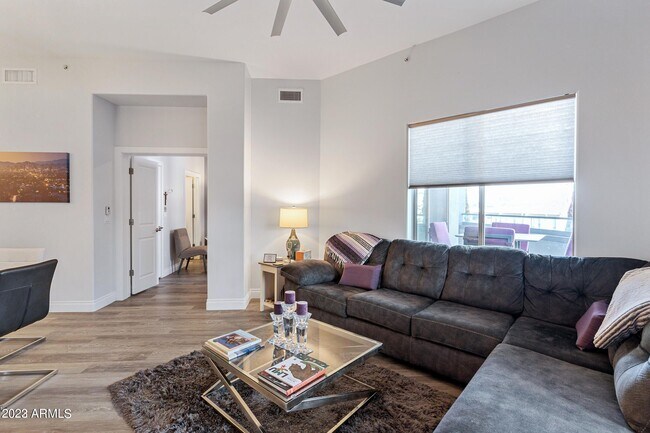 Foto del edificio - 945 E Playa Del Norte Dr