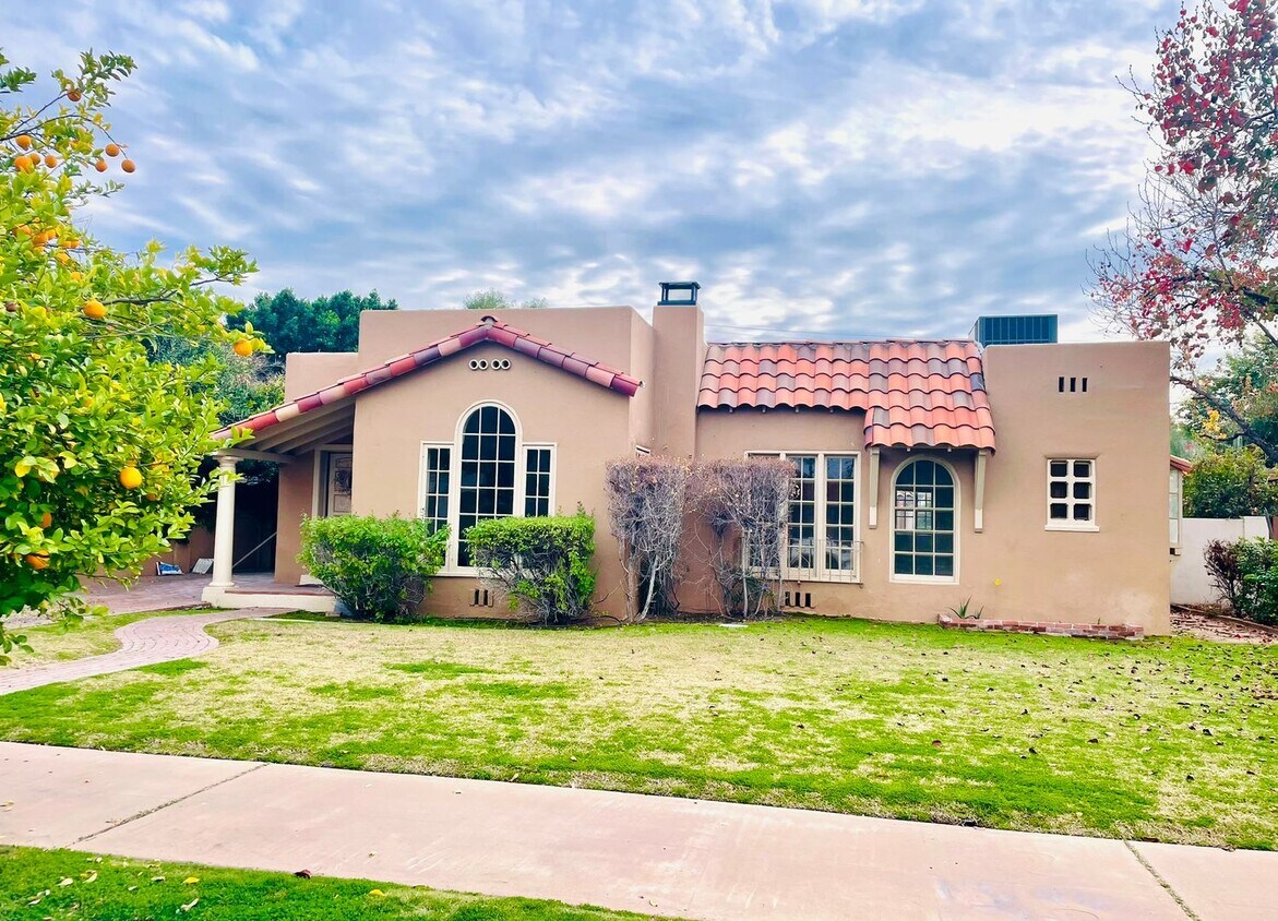 Primary Photo - Quaint home in Willo Historic Neighborhood