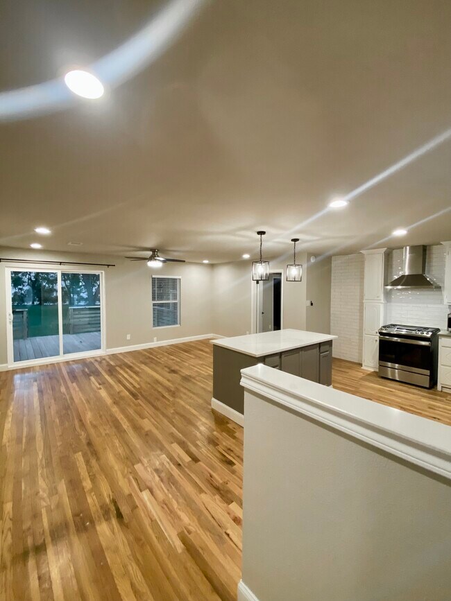 Building Photo - 9324 Lenel Pl