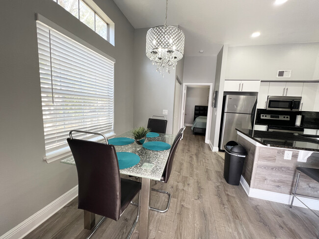 Dining Area - 7240 Westpointe Blvd