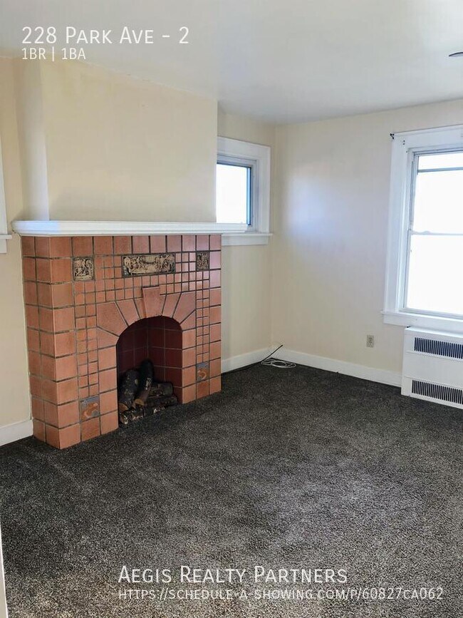 228 Park Ave Unit 2, West View, PA 15229 Room for Rent in West View