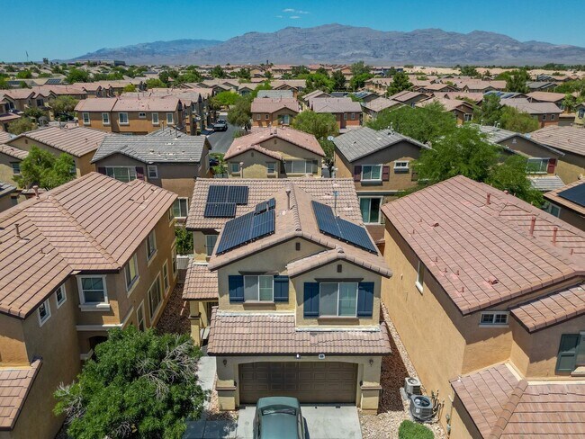 Building Photo - NW 3 bedroom!! Community Pool!! Playground...