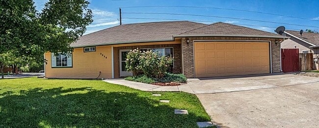 Building Photo - 2559 Janece Dr