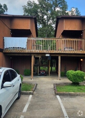 Building Photo - 20 Knights Cove