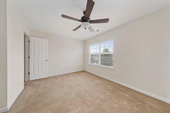 Building Photo - 334 Wild Oak Dr