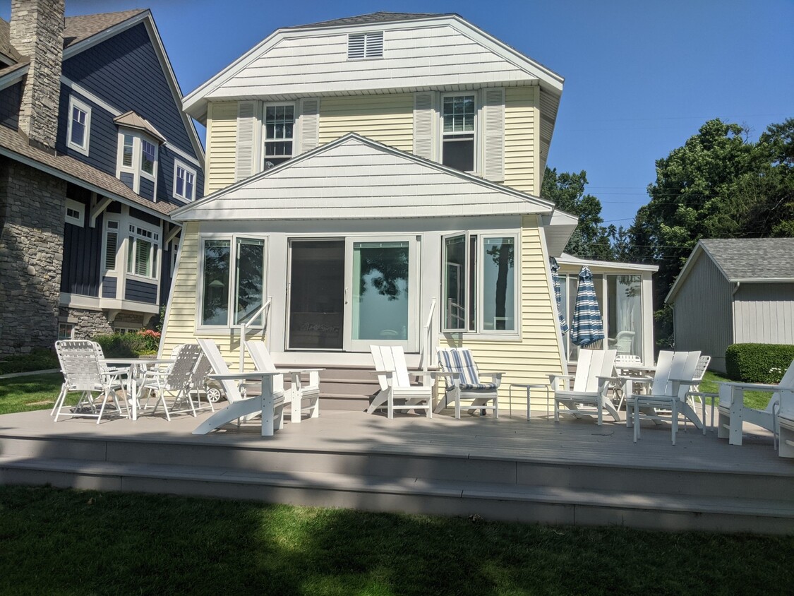Foto principal - 2421 Lakefront Dr