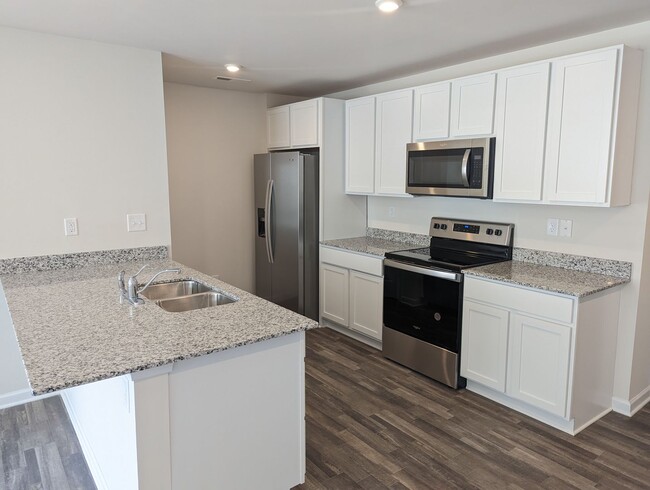 Foto del edificio - 2-Story Townhome-Salisbury