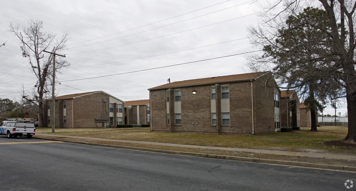 Building Photo - Cross Creek Apartments