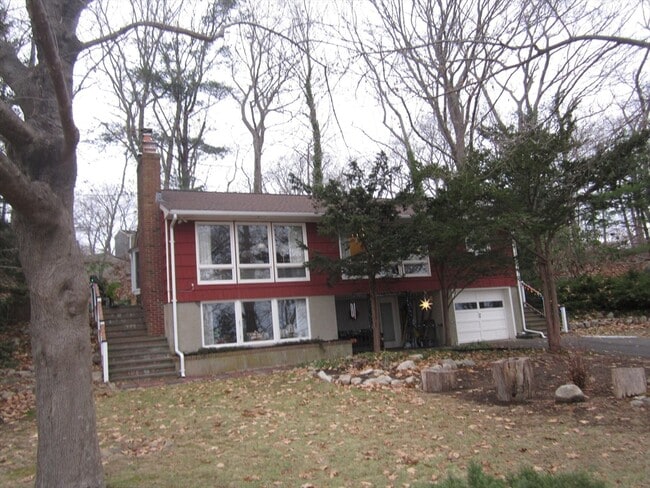 Building Photo - 83 Hesperus Ave