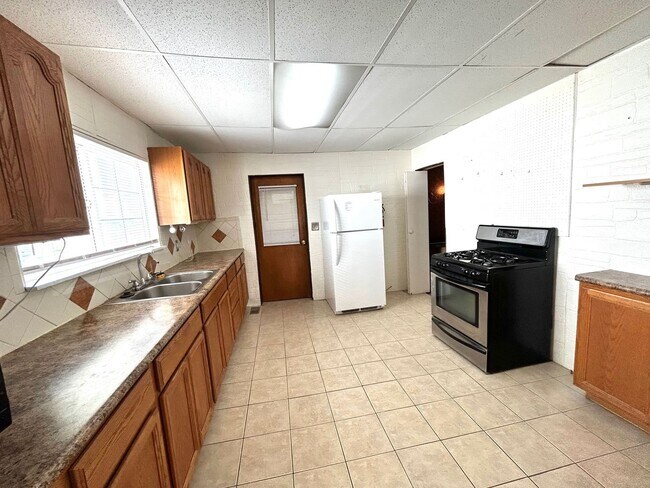 Building Photo - 2234 EVALINE