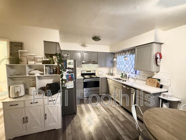 Foto del edificio - 8846 Lowell Blvd