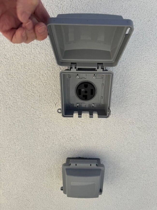 Foto del edificio - 6170 Briercrest Ave