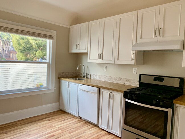 Building Photo - 210 Frisbie St