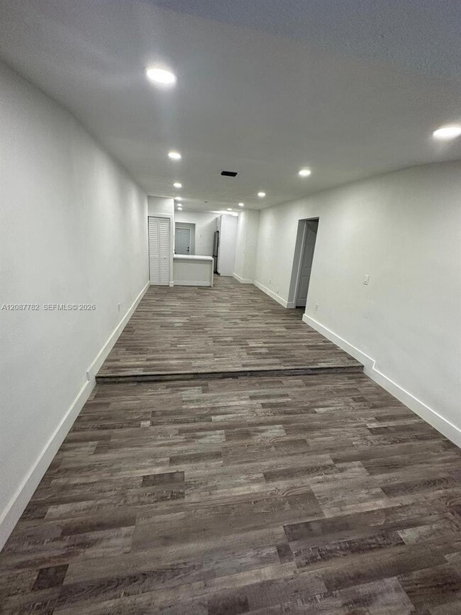 Foto del edificio - 3045 SW 21st St