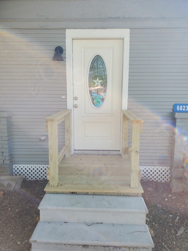 Front of house - 6823 Guyler St