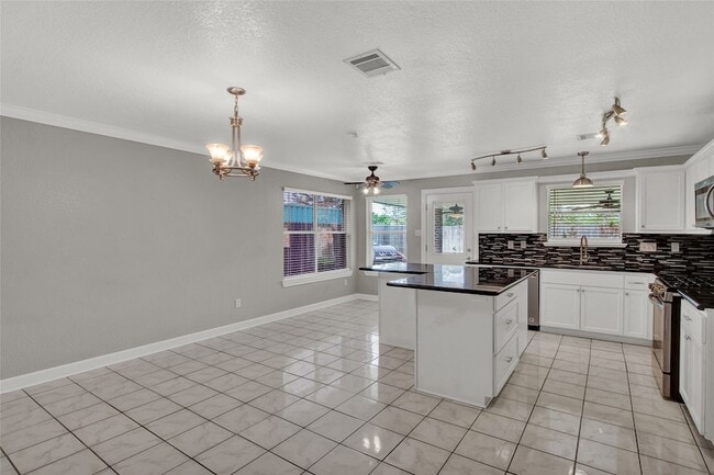 Building Photo - 3511 Blue Wing Dr
