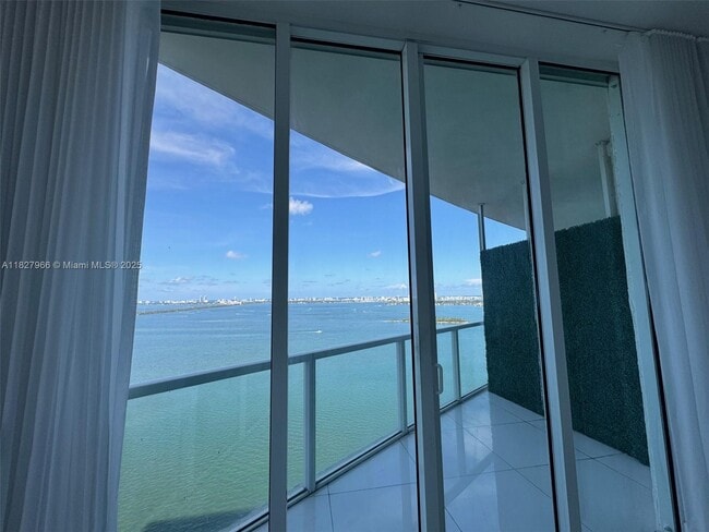 Foto del edificio - 665 NE 25th St