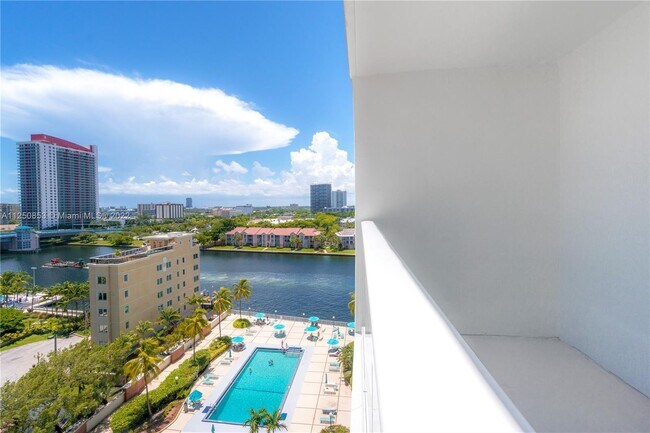 Building Photo - 3800 S Ocean Dr