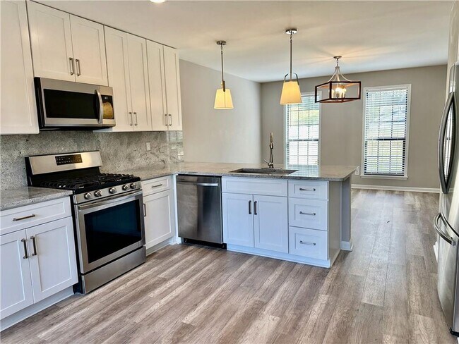 Building Photo - 210 Lakeland Ct