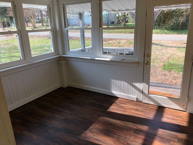 Building Photo - Charming 1920s Bungalow Steps from Downtow...