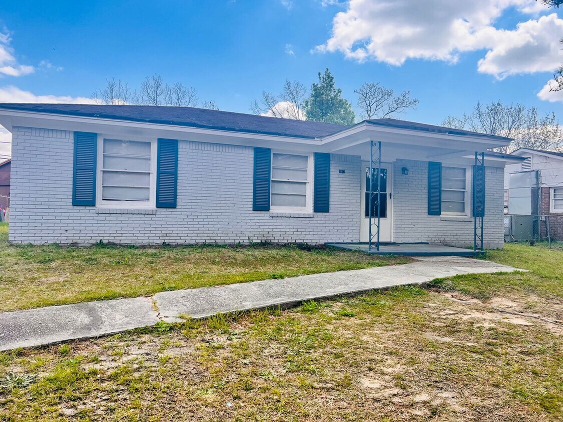 Primary Photo - 3 Bedroom Home - Available Now!
