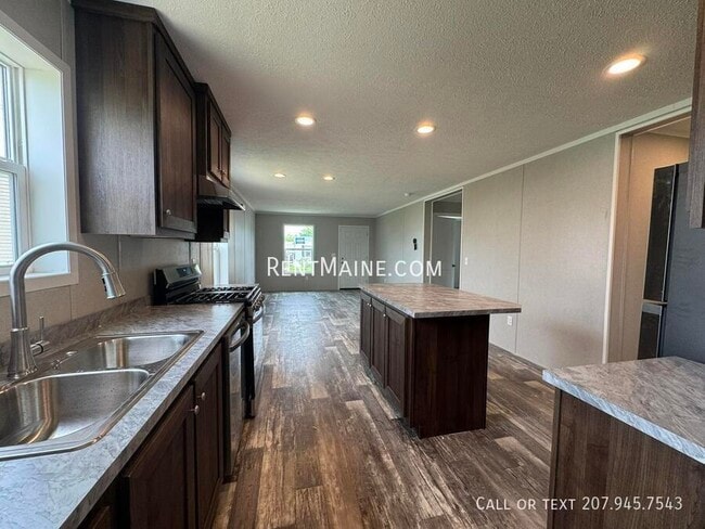 Building Photo - 111 H St