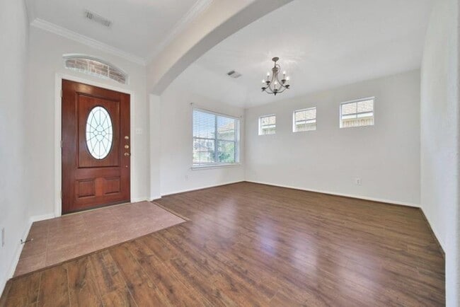 Building Photo - 815 McIntosh Bend Dr