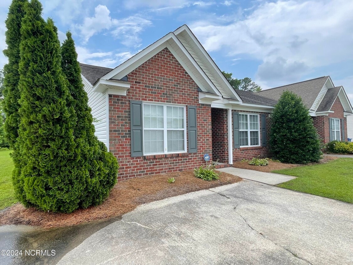 226 Jeremy Ln, Winterville, NC 28590 Townhome Rentals in Winterville
