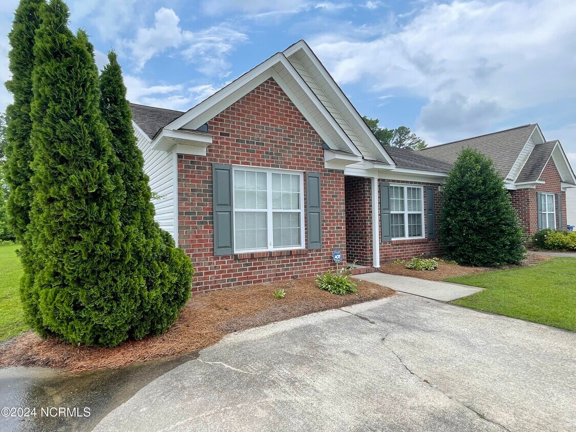 226 Jeremy Ln, Winterville, NC 28590 Townhome Rentals in Winterville