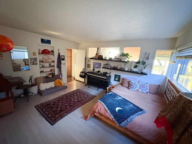 Foto del edificio - 6925 Snake Rd