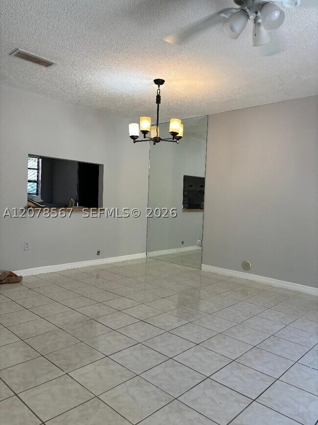 Foto del edificio - 1157 NE 210th Terrace