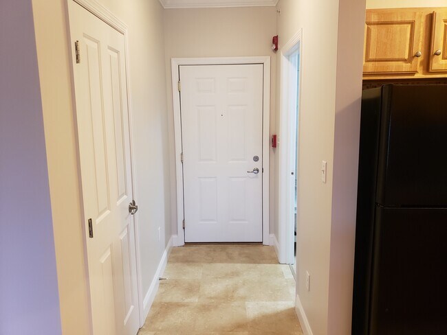 Entryway - 2636 Suncrest Vlg