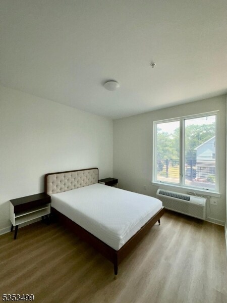 Foto del edificio - 321 E 3rd St