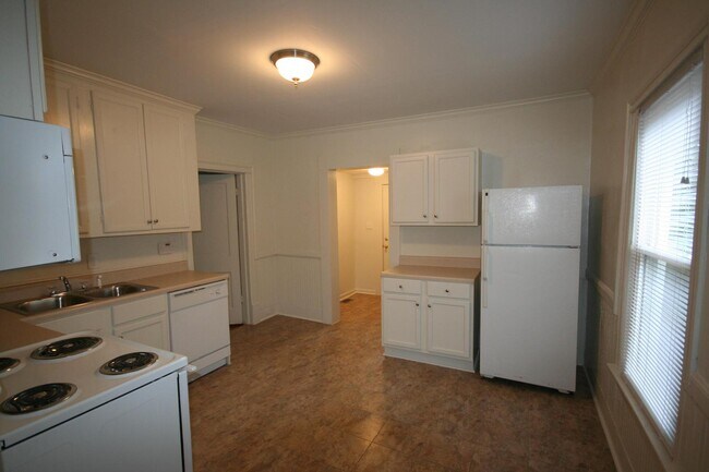Foto del edificio - 1005 N Buchanan Blvd